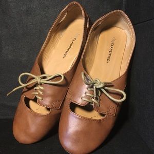 Brown Flats with a Twist.